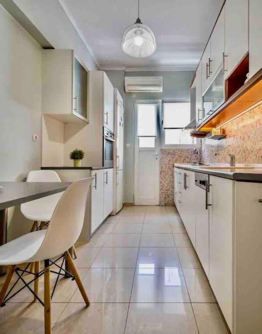A Unique Apartment In The Historical Center-3Bds Athen Exterior foto