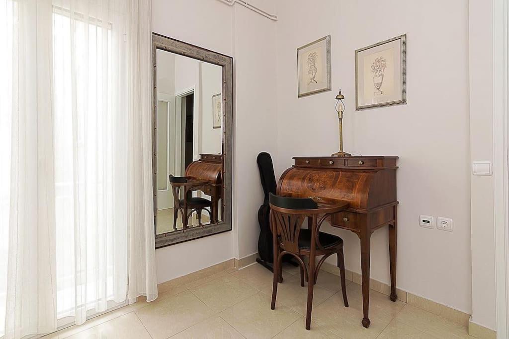 A Unique Apartment In The Historical Center-3Bds Athen Exterior foto